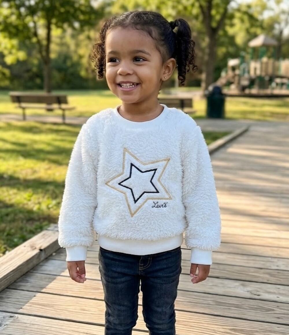 Levi's unisex faux fur long-sleeve sweatshirt with gold star appliqué, 3T